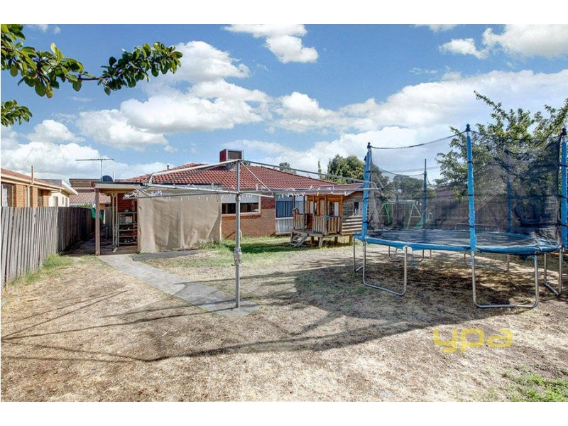 33 Gunbower Crescent, Meadow Heights VIC 3048