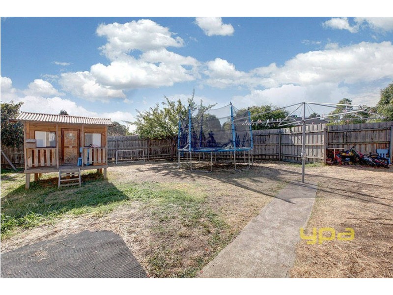 33 Gunbower Crescent, Meadow Heights VIC 3048