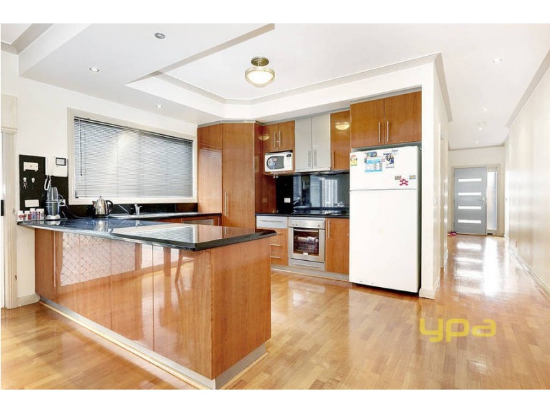 7 Yellowstone Court, Roxburgh Park VIC 3064