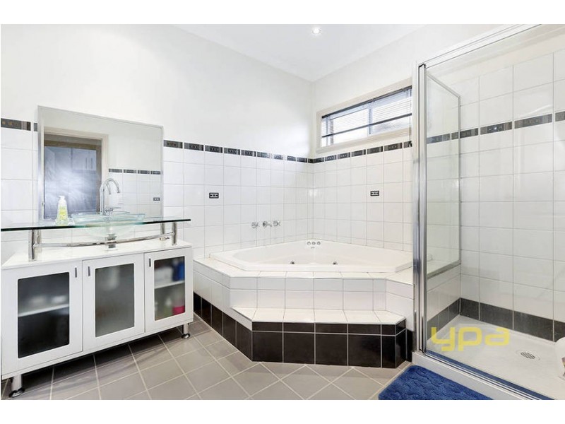 7 Yellowstone Court, Roxburgh Park VIC 3064