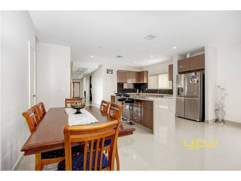 56 Bluebird Way, Roxburgh Park VIC 3064