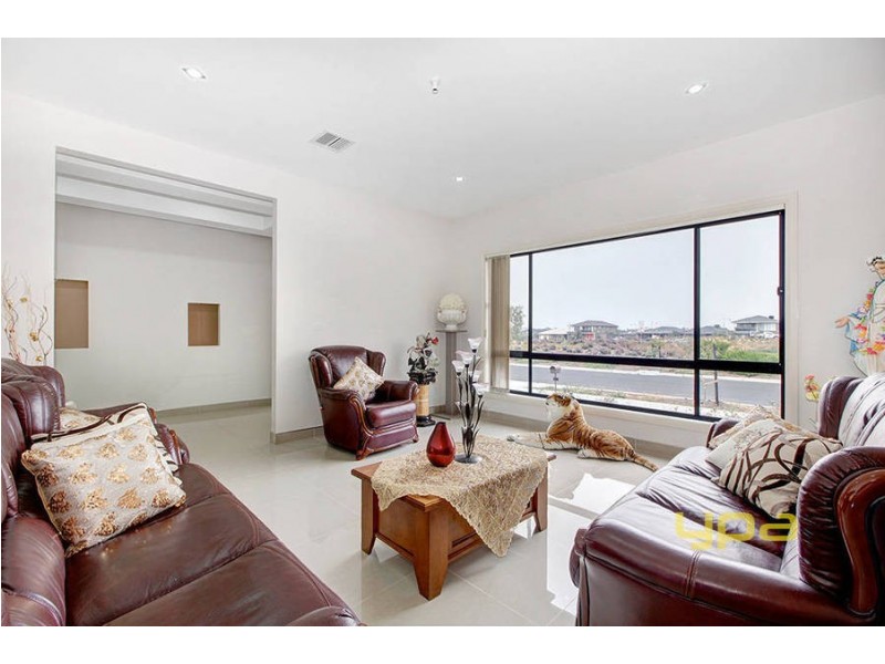 56 Bluebird Way, Roxburgh Park VIC 3064