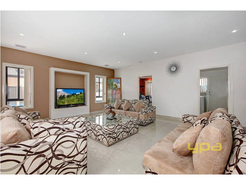 56 Bluebird Way, Roxburgh Park VIC 3064