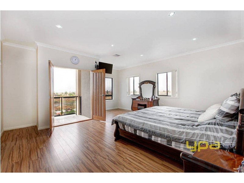 56 Bluebird Way, Roxburgh Park VIC 3064