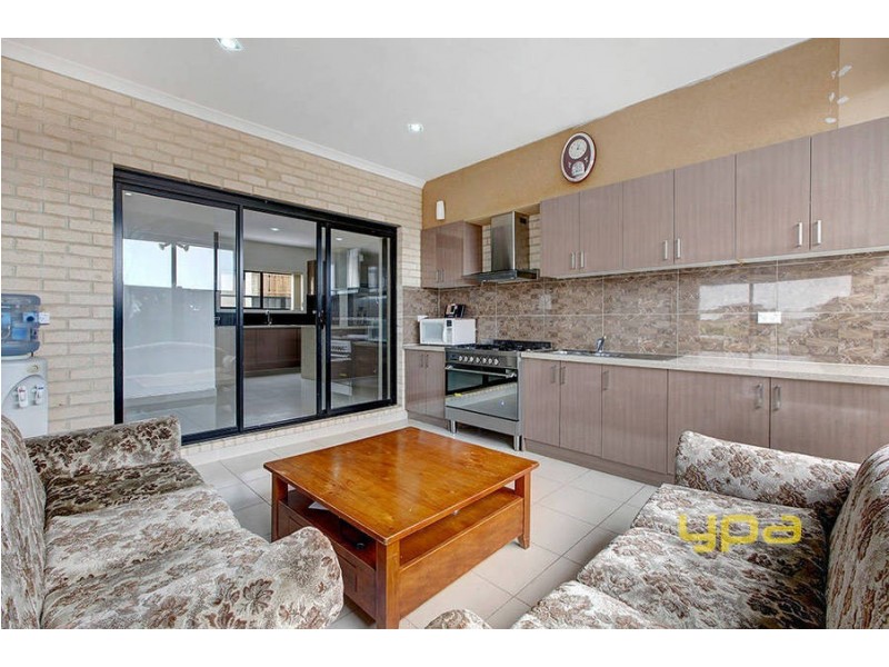 56 Bluebird Way, Roxburgh Park VIC 3064