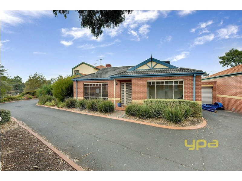 8/8 Knight Crescent, Roxburgh Park VIC 3064