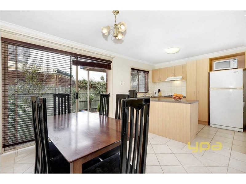 8/8 Knight Crescent, Roxburgh Park VIC 3064