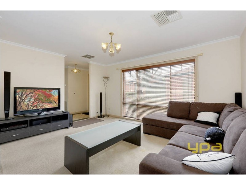 8/8 Knight Crescent, Roxburgh Park VIC 3064