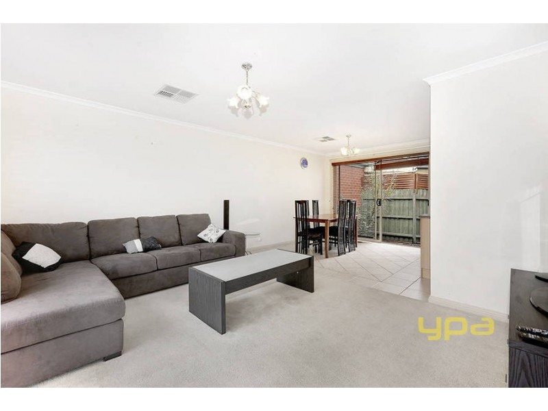 8/8 Knight Crescent, Roxburgh Park VIC 3064