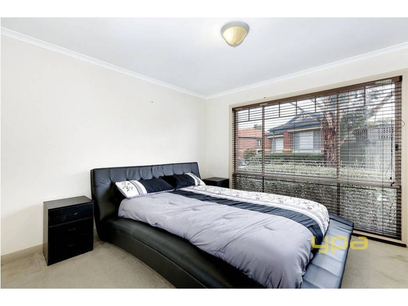 8/8 Knight Crescent, Roxburgh Park VIC 3064