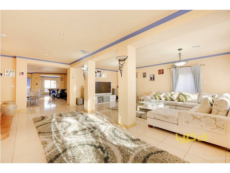 12 Centaurus Avenue, Roxburgh Park VIC 3064