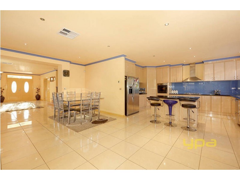 12 Centaurus Avenue, Roxburgh Park VIC 3064