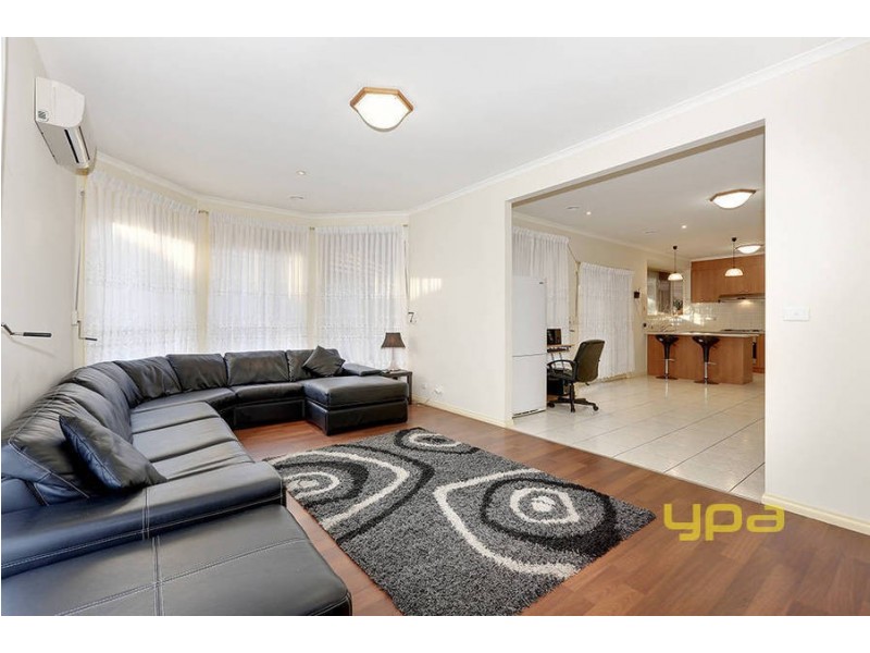 7 Truscott Avenue, Roxburgh Park VIC 3064