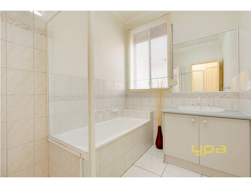 7 Truscott Avenue, Roxburgh Park VIC 3064