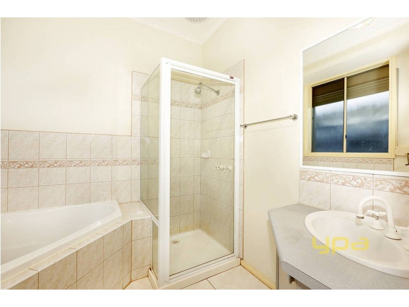 7 Truscott Avenue, Roxburgh Park VIC 3064