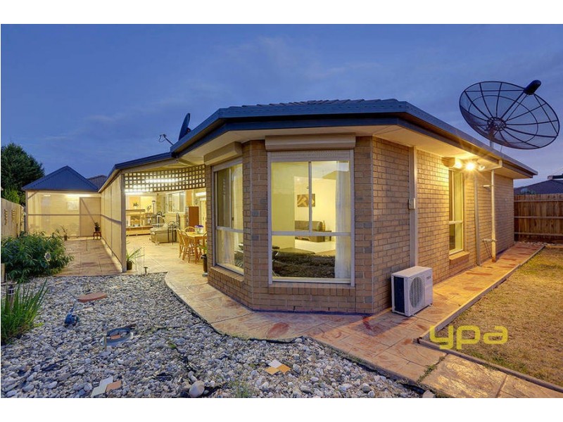 7 Truscott Avenue, Roxburgh Park VIC 3064