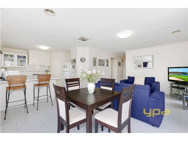 5 Carr Place, Roxburgh Park VIC 3064