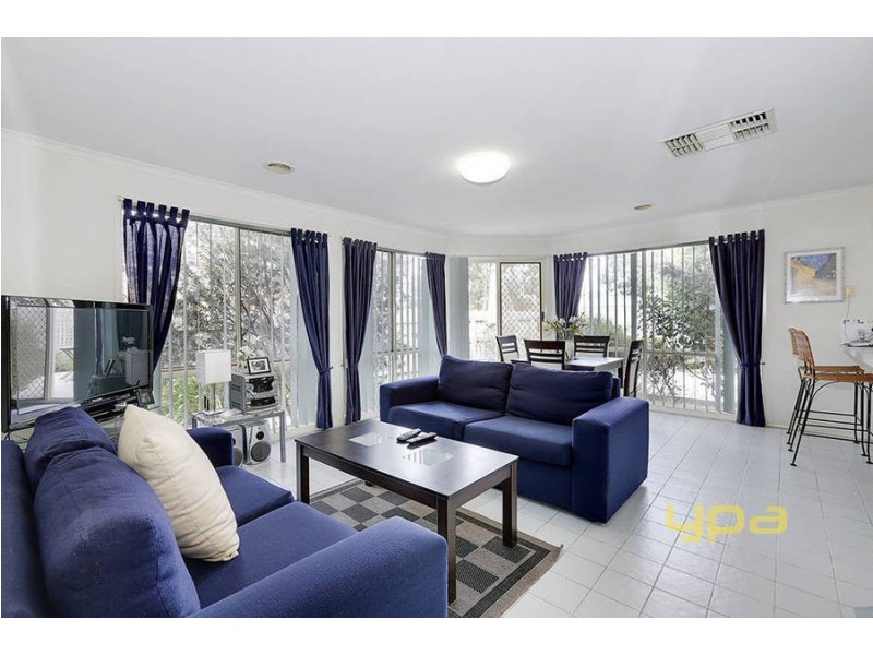 5 Carr Place, Roxburgh Park VIC 3064