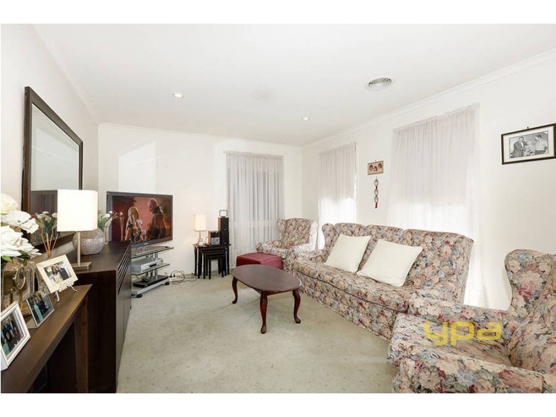 5 Carr Place, Roxburgh Park VIC 3064