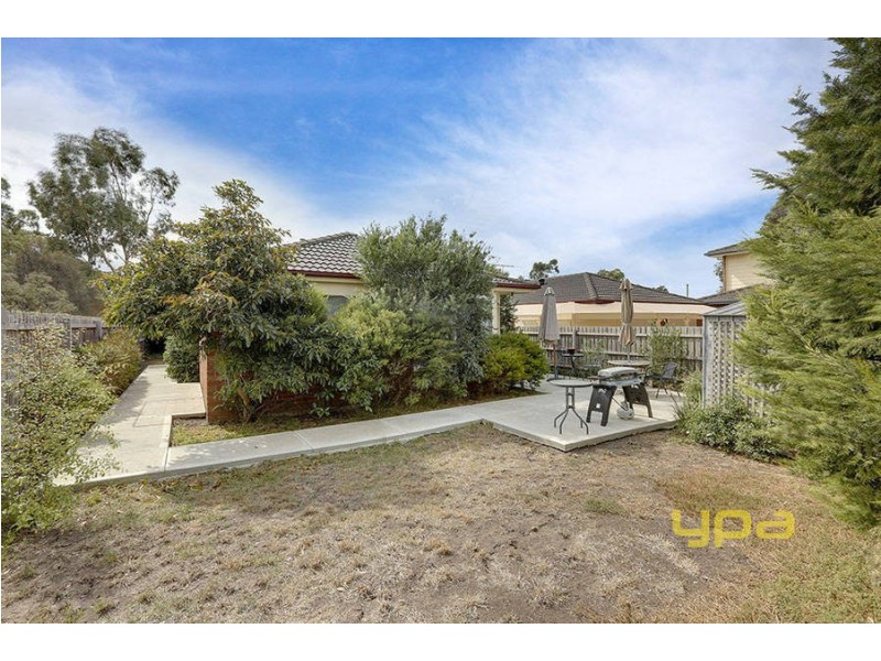 5 Carr Place, Roxburgh Park VIC 3064