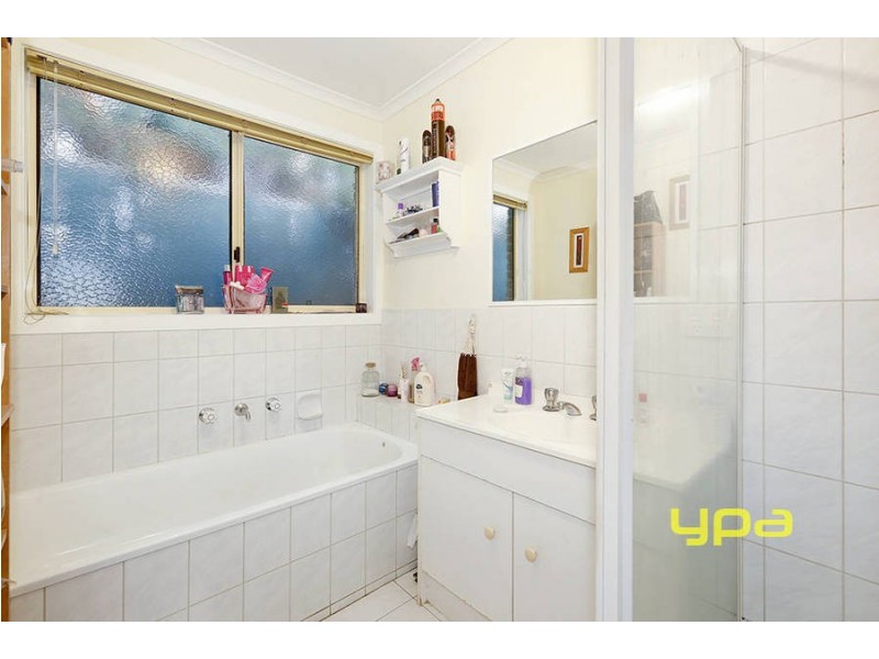 16 Addison Way, Roxburgh Park VIC 3064