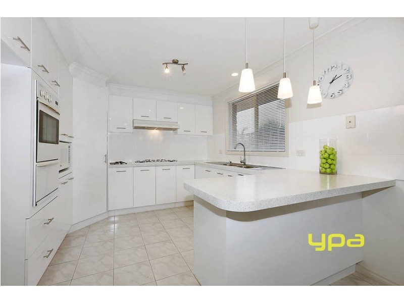 10 Harwood Place, Roxburgh Park VIC 3064