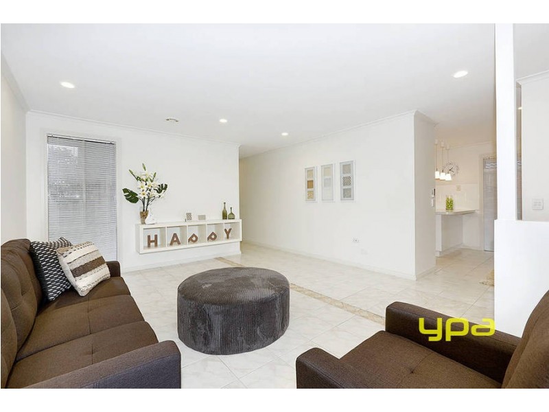 10 Harwood Place, Roxburgh Park VIC 3064