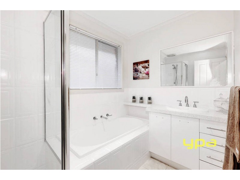 10 Harwood Place, Roxburgh Park VIC 3064