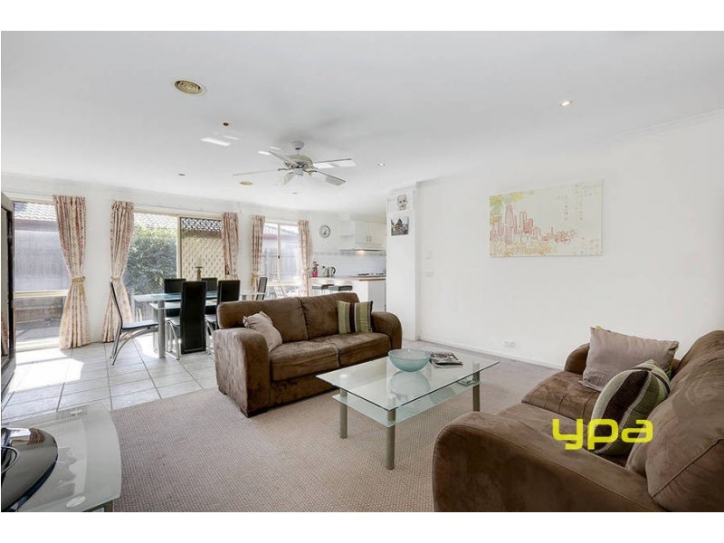 3 Gibney Close, Roxburgh Park VIC 3064