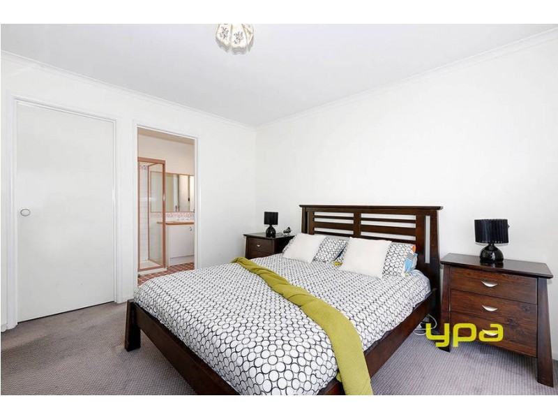 3 Gibney Close, Roxburgh Park VIC 3064