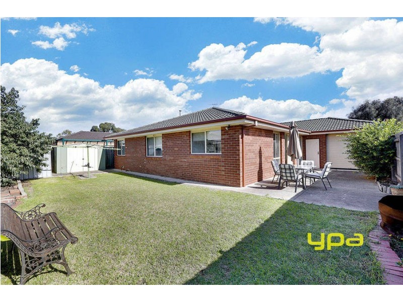 3 Gibney Close, Roxburgh Park VIC 3064