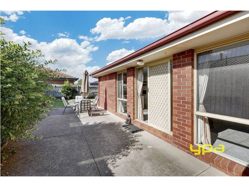 3 Gibney Close, Roxburgh Park VIC 3064