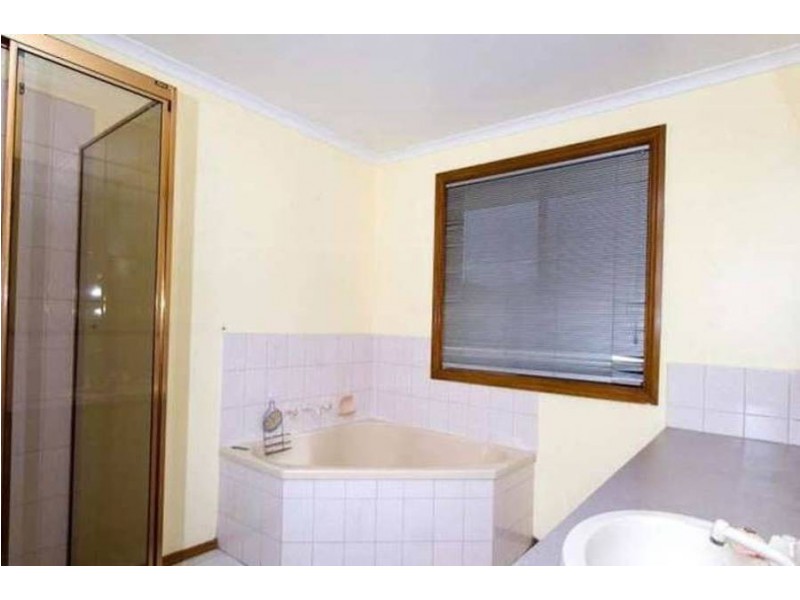 11 Nicholson Crescent, Meadow Heights VIC 3048