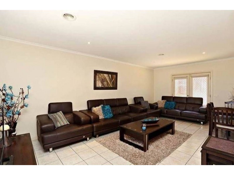 8/32-36 Papworth Place, Meadow Heights VIC 3048