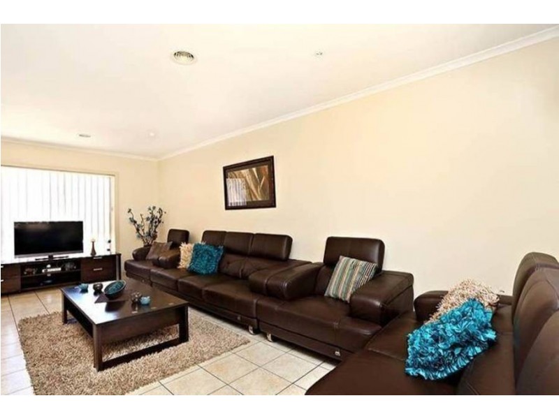 8/32-36 Papworth Place, Meadow Heights VIC 3048