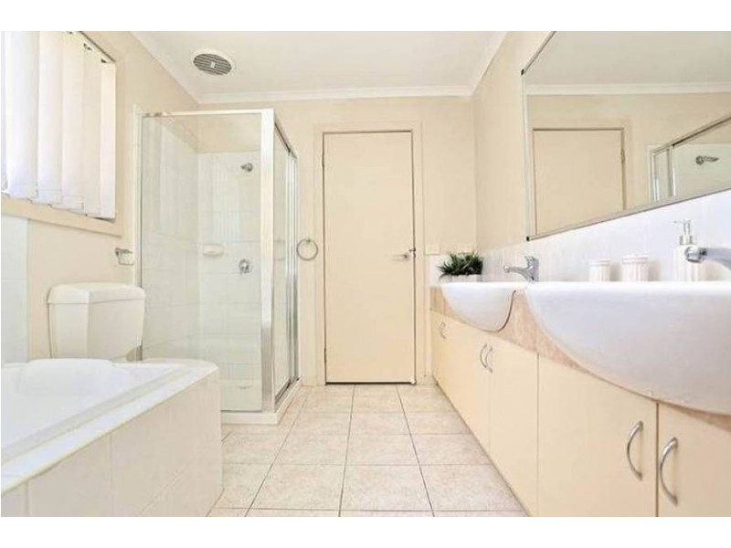 8/32-36 Papworth Place, Meadow Heights VIC 3048