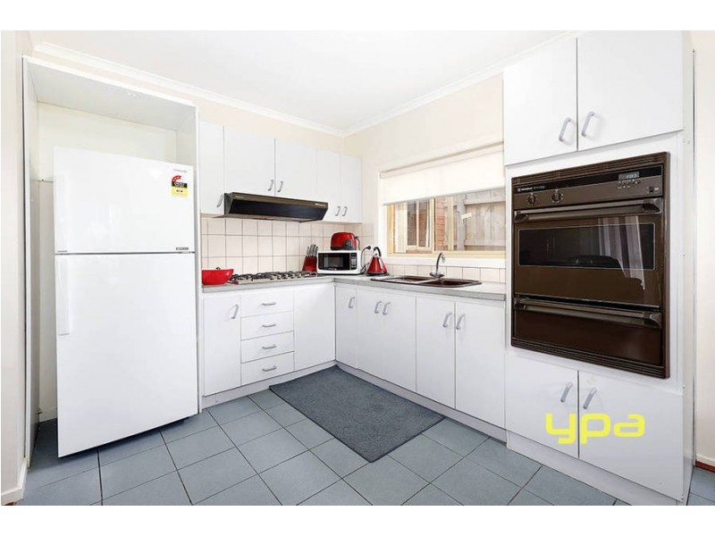 2/31 Cassinia Crescent, Meadow Heights VIC 3048