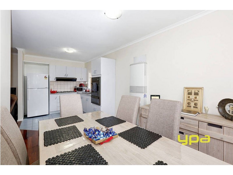 2/31 Cassinia Crescent, Meadow Heights VIC 3048