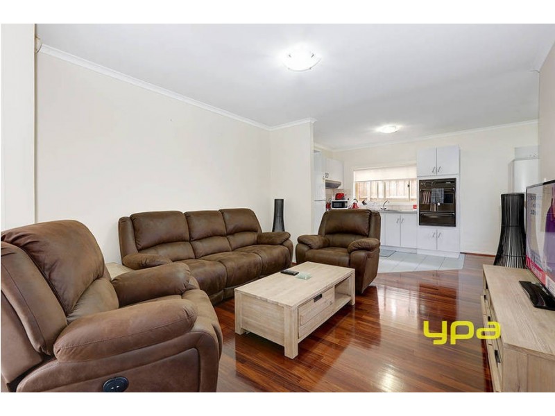 2/31 Cassinia Crescent, Meadow Heights VIC 3048