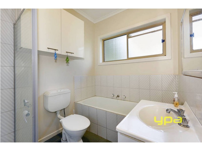 2/31 Cassinia Crescent, Meadow Heights VIC 3048