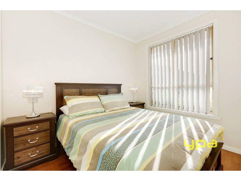 2/31 Cassinia Crescent, Meadow Heights VIC 3048