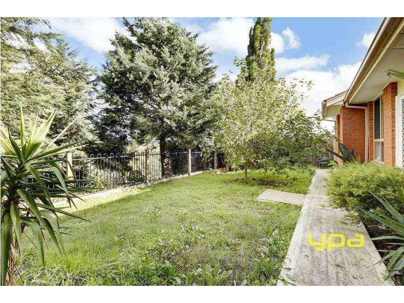 2/31 Cassinia Crescent, Meadow Heights VIC 3048