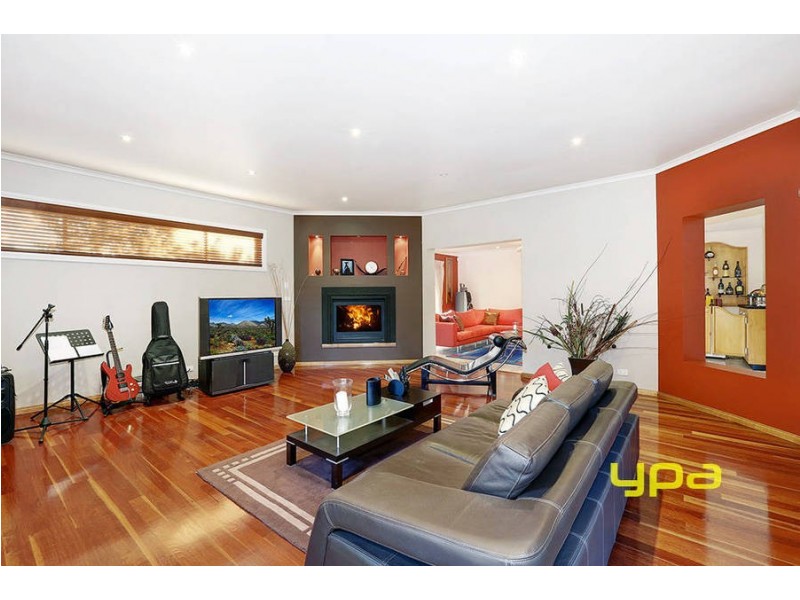 5 Phoenix Court, Roxburgh Park VIC 3064