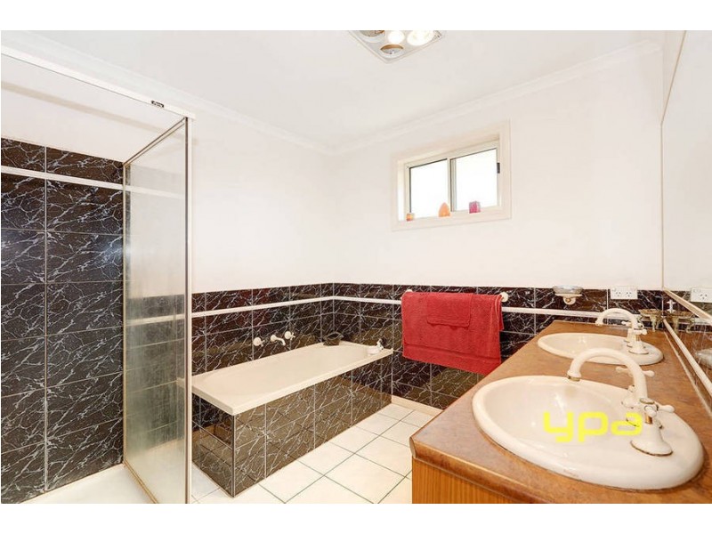 5 Phoenix Court, Roxburgh Park VIC 3064