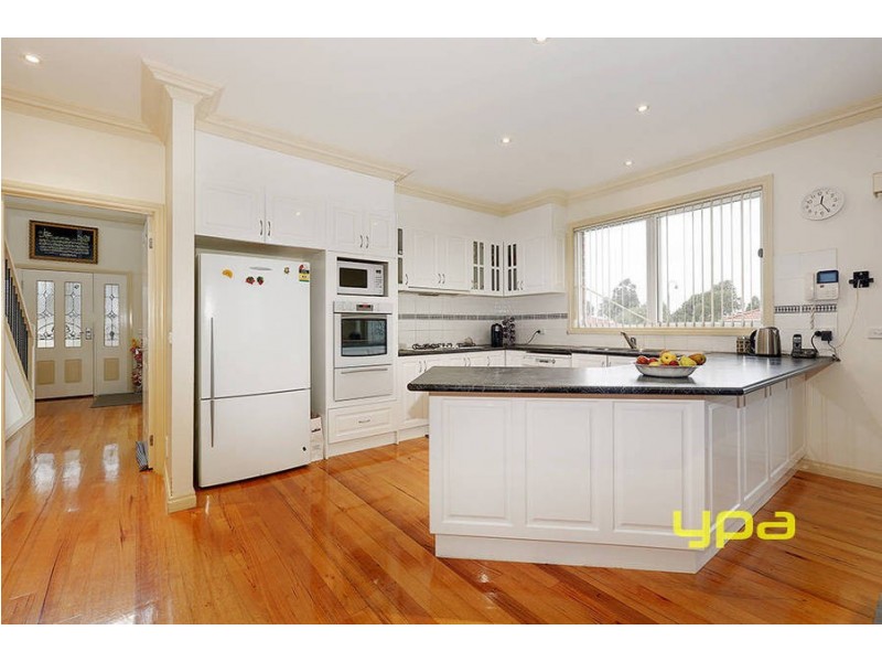 5 Mackellar Drive, Roxburgh Park VIC 3064