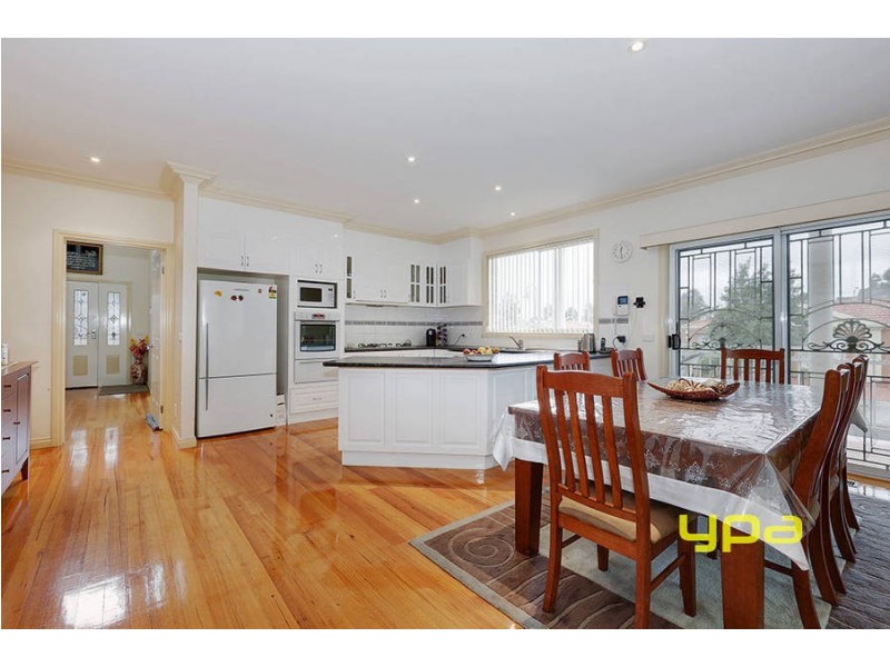 5 Mackellar Drive, Roxburgh Park VIC 3064