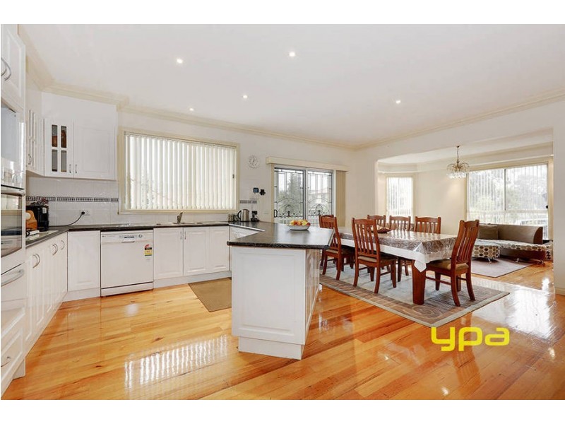 5 Mackellar Drive, Roxburgh Park VIC 3064