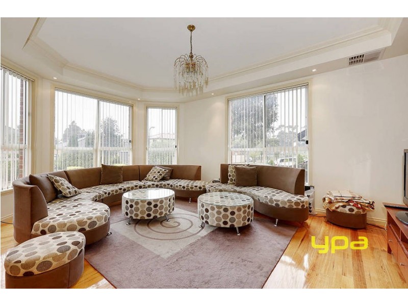 5 Mackellar Drive, Roxburgh Park VIC 3064