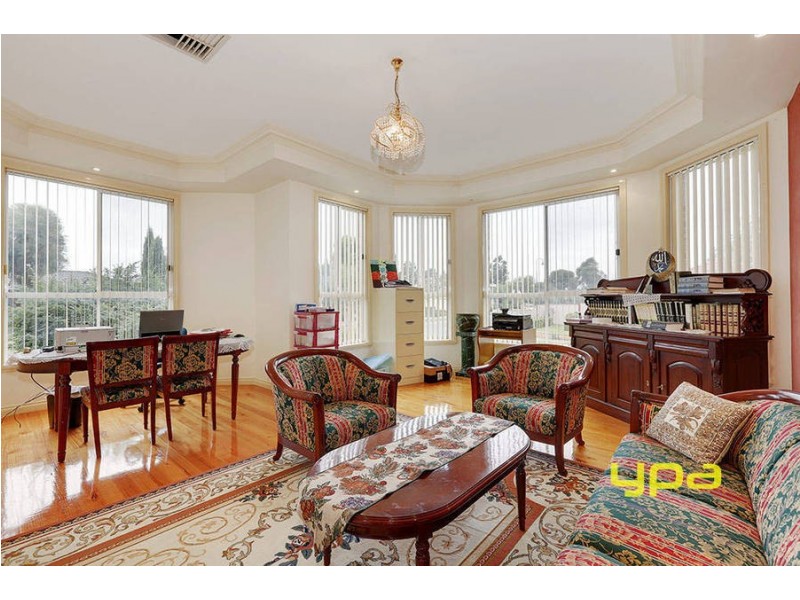 5 Mackellar Drive, Roxburgh Park VIC 3064