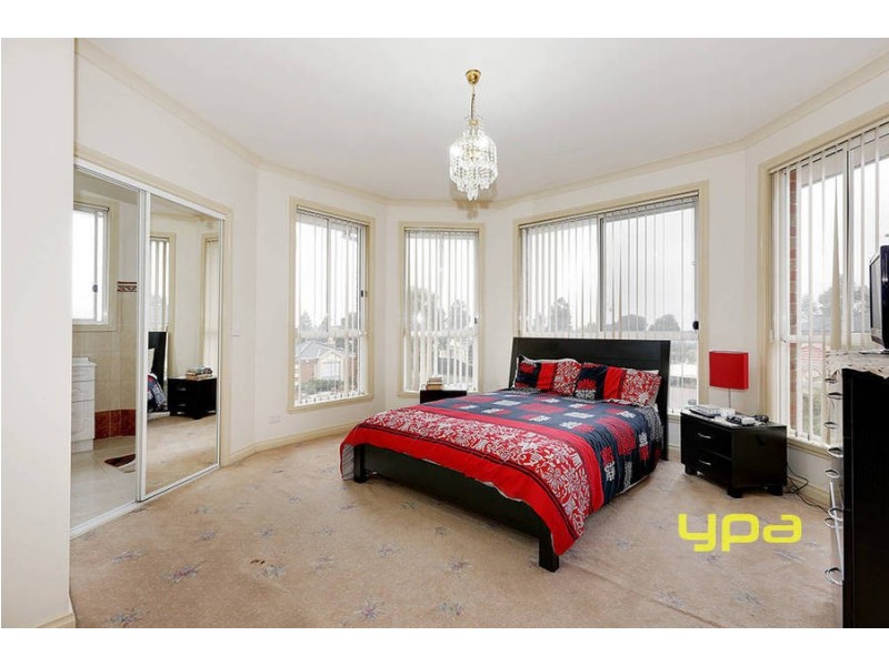 5 Mackellar Drive, Roxburgh Park VIC 3064